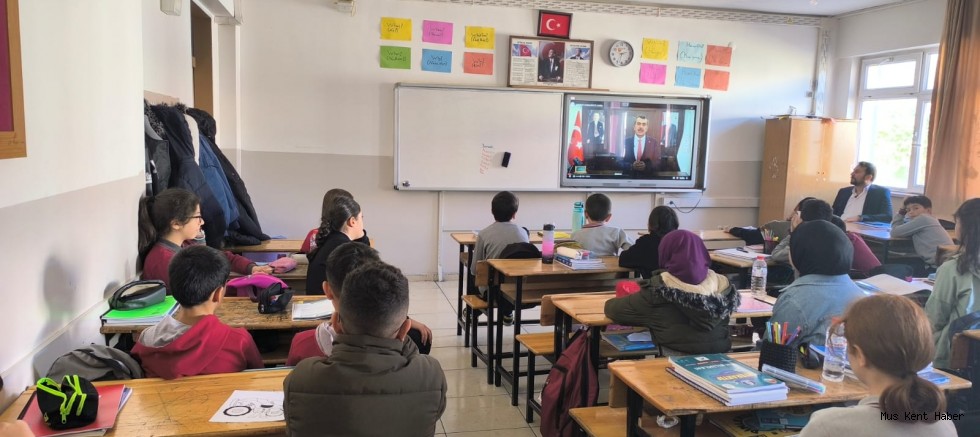 Cumhuriyet Haftası Muş’ta “Dersimiz Cumhuriyete Doğru” Filmiyle Başladı