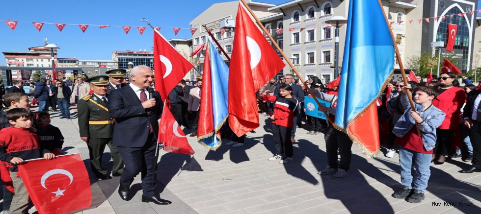 Muş’ta Coşkulu 101. Yıl Cumhuriyet Kutlaması