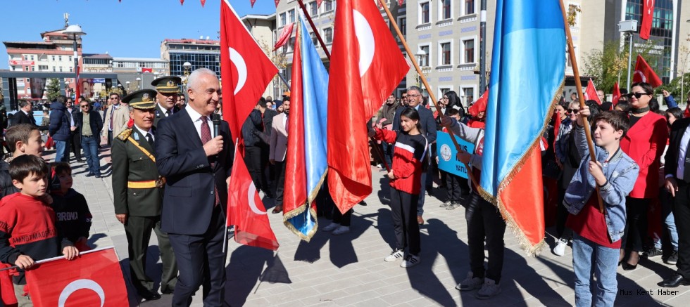 Muş’ta Coşkulu 101. Yıl Cumhuriyet Kutlaması