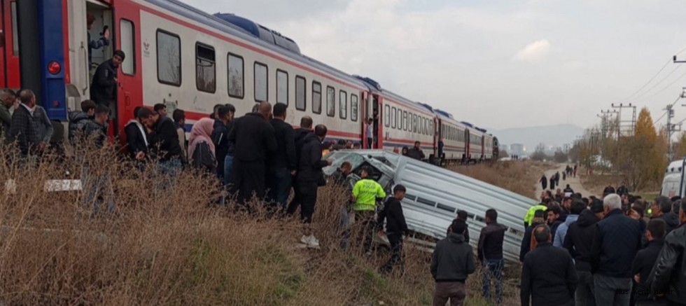 Muş’ta Tren Kamyonete Çarptı: 1 Kişi Hayatını Kaybetti, 1 Yaralı