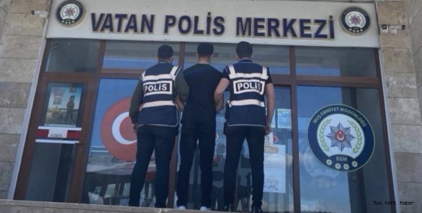     Dolandırıcılık Suçundan Aranan Şahıs Bulanık’ta Yakalandı