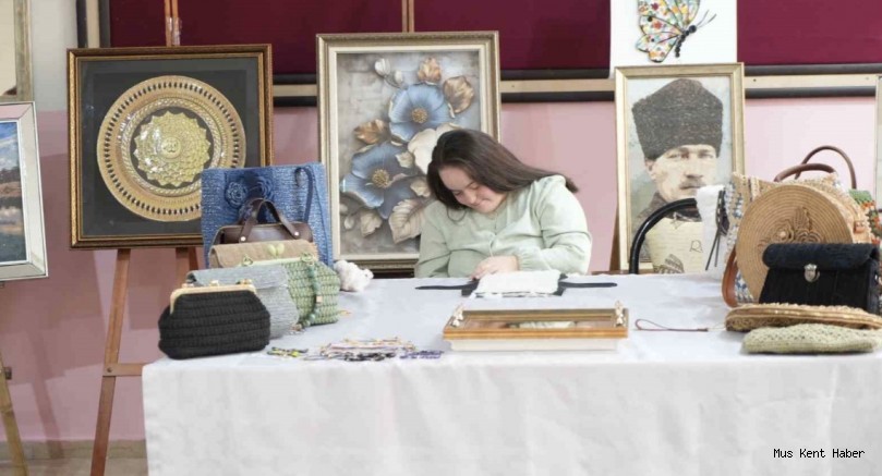 Down Sendromlu Rabia Nur’un Sanat Azmi Takdir Topluyor