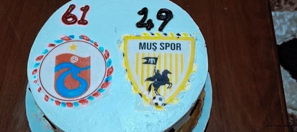 Engin Bakal’a Trabzonspor ve Muşspor Temalı Sürpriz Doğum Günü Pastası