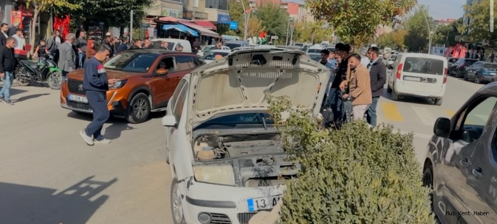İstasyon Caddesi’nde Trafik Kazası: 2 Hafif Yaralı