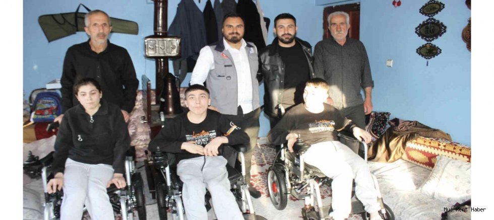 1.500 Kilometrelik Umut Yolculuğu: 3 Kardeşe Akülü Araç Desteği