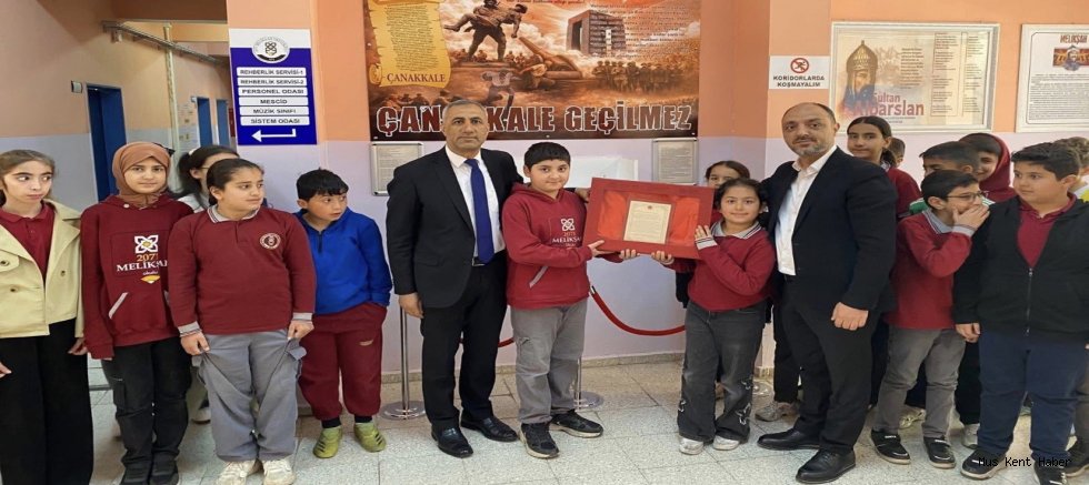 Çanakkale’den Muş’a Anlamlı Emanet: Al Bayrak Öğrencilerle Buluştu