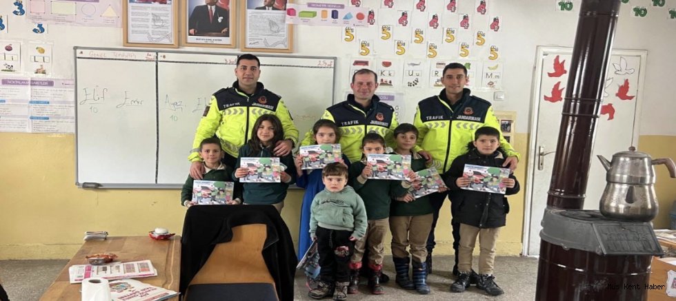 DERECİK KÖYÜ’NDE ÖĞRENCİLERE TRAFİK EĞİTİMİ