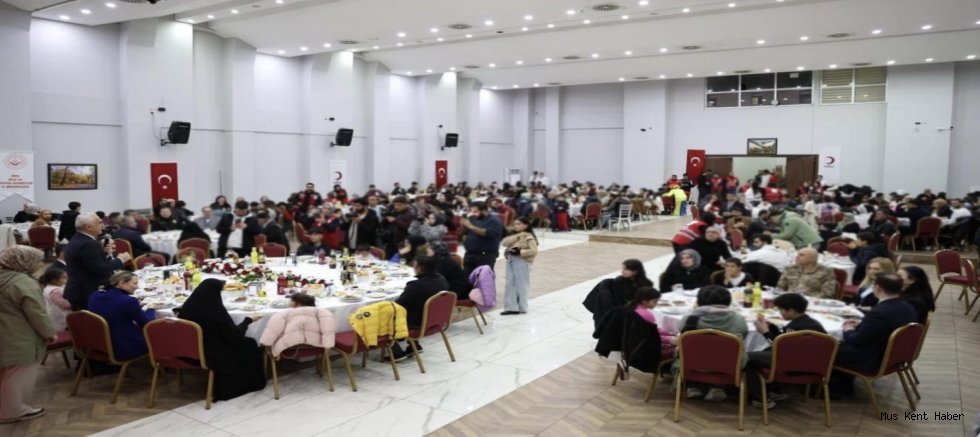 Dünya Yetimler Günü’nde koruyucu aileler ve çocuklarla iftarda buluştu