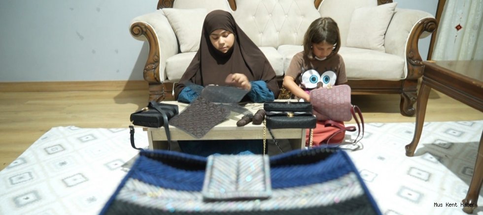Engelli Tuana’nın Azmi Takdir Topluyor: Evde Ürettiği Çantalarla Hem Ailesine Katkı Sağlıyor