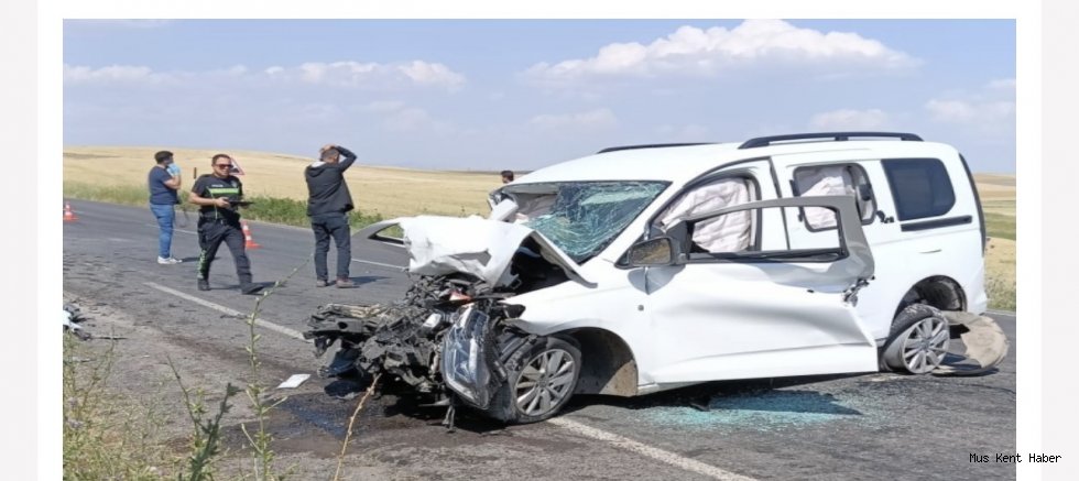     Feci Kazada Dede ve 12 Yaşındaki Torunu Hayatını Kaybetti