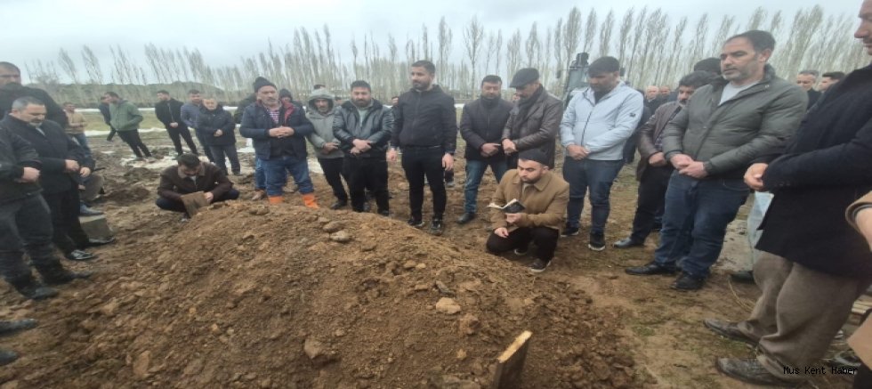 Gazeteci Veysel Eşin Son Yolculuğuna Uğurlandı