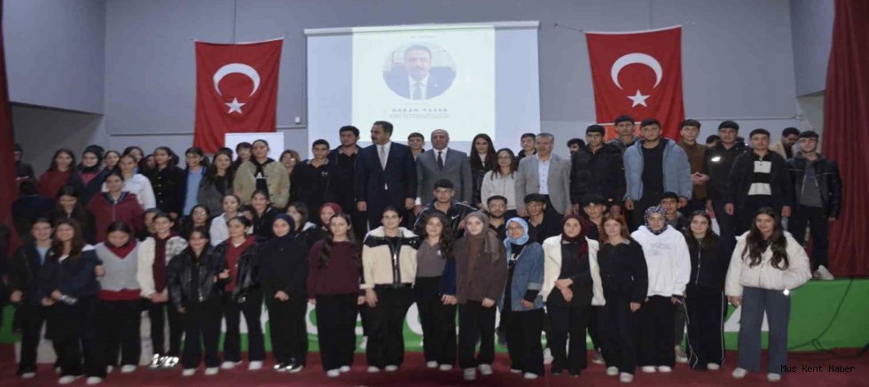 Hakan Yaşar, Bulanık’ta Gençlere Başarı Hikâyesini Anlattı