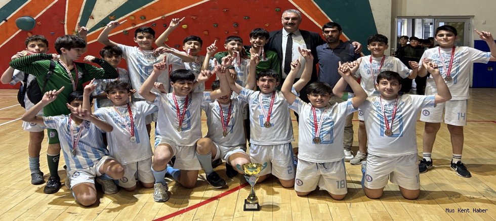 Mevlana İmam Hatip Ortaokulu Futsalda Muş Şampiyonu Oldu