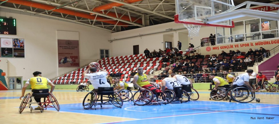 Muş Bedensel Engelliler Basketbol Takımı Farklı Kazandı: 71-31