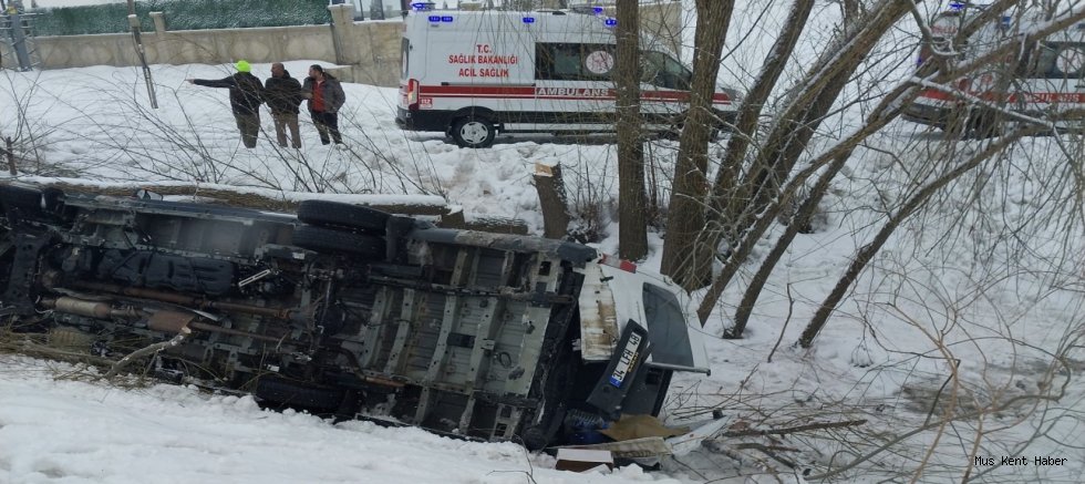 Muş Havalimanı Yolunda Minibüs Kazası:  Yaralılar var