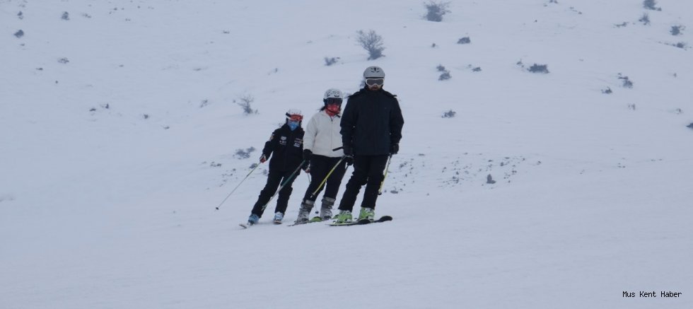 Muş Kayak Merkezinde Hafta Sonu Keyfi Objektife Yansıdı