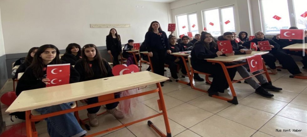 Muş Özel Bilim Teknik Koleji’nde İkinci Dönem “Bayrak Sevgisi” Temasıyla Başladı