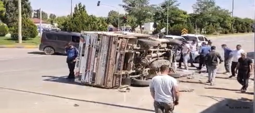 Muş’ta Sanayi Kavşağı’nda Kaza: 5 Yaralı