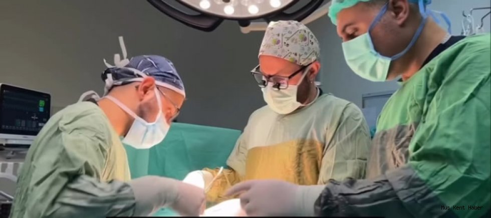 Muş’ta 17 Yaşındaki Genç Kız Mide Delinmesi Nedeniyle Ameliyata Alındı