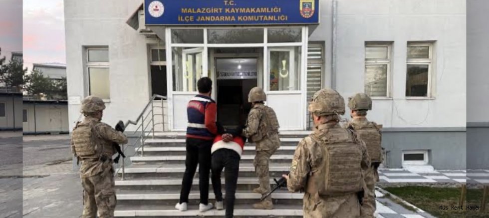 Muş’ta Aranan Şahıs Yakalandı: 7 Yıl 4 Ay 15 Gün Hapis Cezası Bulunuyordu