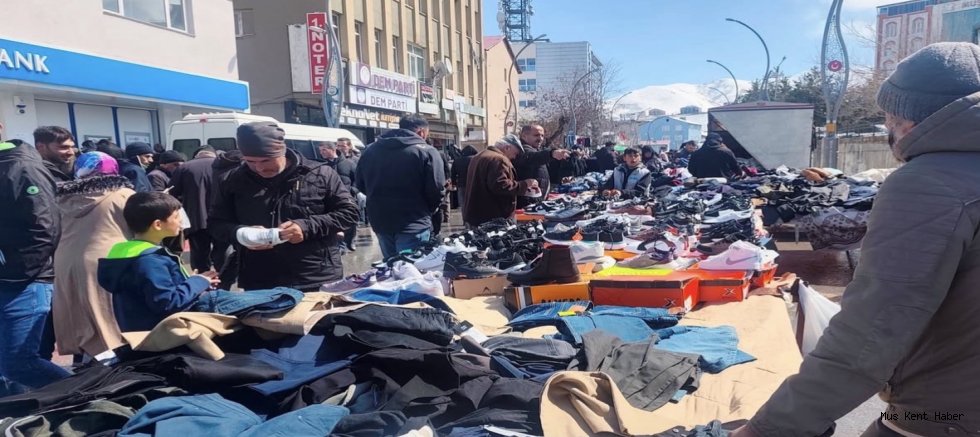 Muş’ta Bayram Pazarı Yoğunluğu