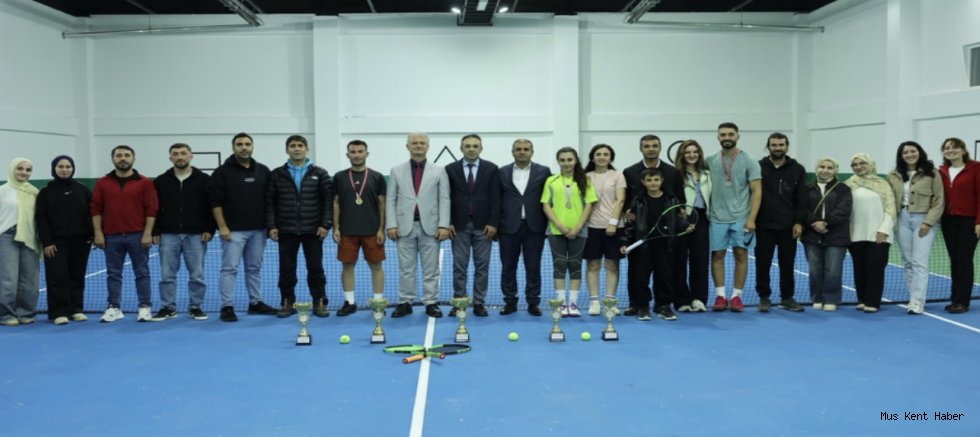 Muş’ta Cumhuriyet Kupası Tenis Turnuvası Sona Erdi