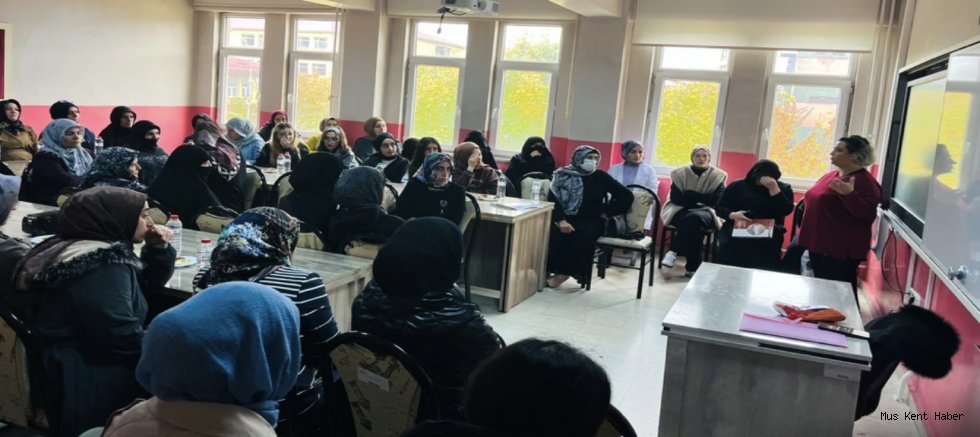Muş’ta Kadınlara Bağımlılıkla Mücadele Semineri