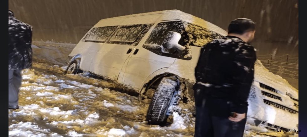 Muş’ta Kar Yağışı Kazaya Neden Oluyordu