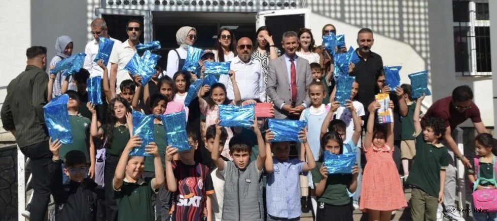 Muş’ta Örnek Davranış Sergileyen 35 Öğrenci Ödüllendirildi