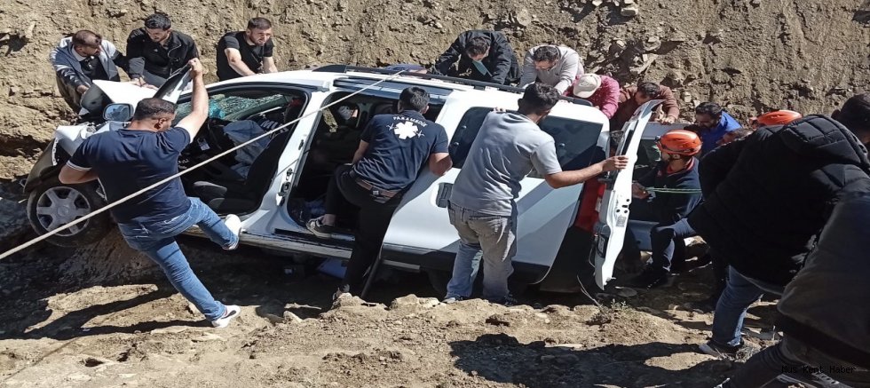 Muş’ta Otomobil Dereye Uçtu: 1 Yaralı
