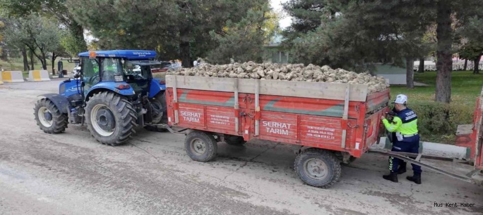 Muş’ta Tarım Araçlarına Trafik Denetimi: Römorklara Reflektör Takıldı