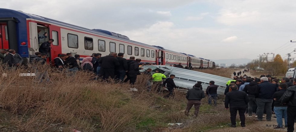 Muş’ta Tren Kamyonete Çarptı: 1 Kişi Hayatını Kaybetti, 1 Yaralı