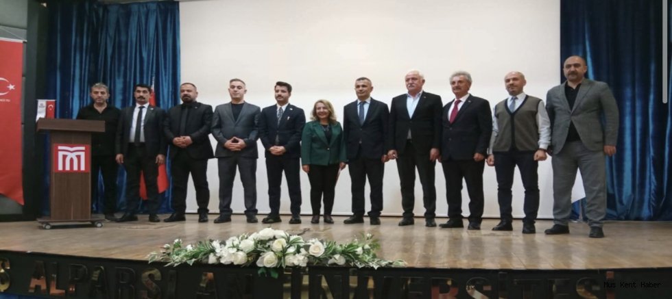 Muş’ta “Unutulmaya Yüz Tutan Geleneksel Türk Sanatları” Söyleşisine Yoğun İlgi