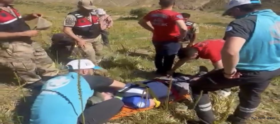 Muş’ta Yamaç Paraşütü Sporcusu Kaza Geçirdi, UMKE ve Jandarma Seferber Oldu