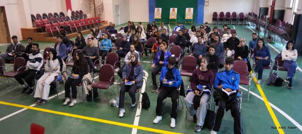 Muş’ta Yeni Voleybol Hakemleri Yetişiyor