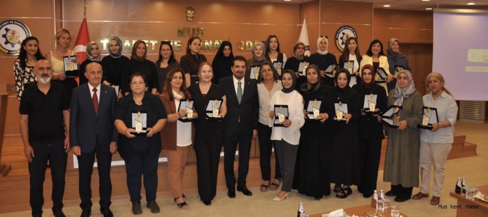 MUŞ TSO’DAN KADIN GİRİŞİMCİLERE VEFA: 29 KADINA PLAKET VERİLDİ
