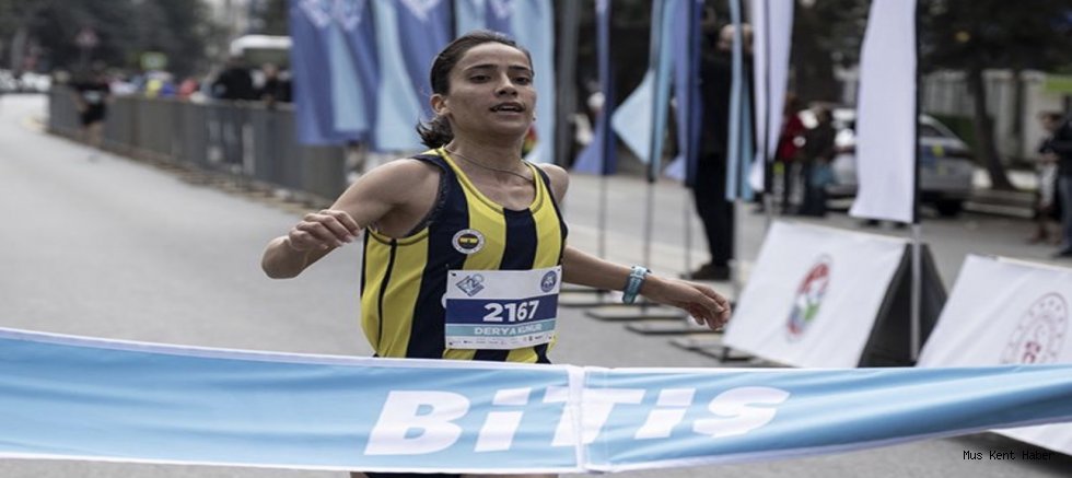 Muşlu Atlet Derya Kunur’dan Büyük Başarı: “1920 Koşusu”nda Zirveye Çıktı