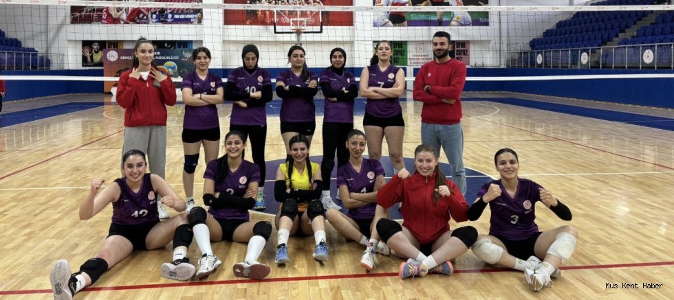 Muşlu Kız Voleybol Takımı Yarı Finalde