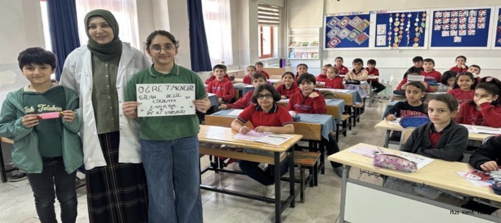 Öğretmenlere Silah Değil, Çikolata Layık