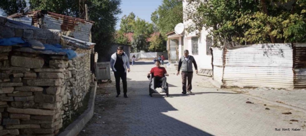 Polis Mustafa Şahin’den Kadir’e Akülü Sandalye Desteği