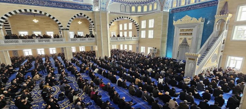 Ramazan bugün kılınacak ilk teravih namazı ile başlıyor