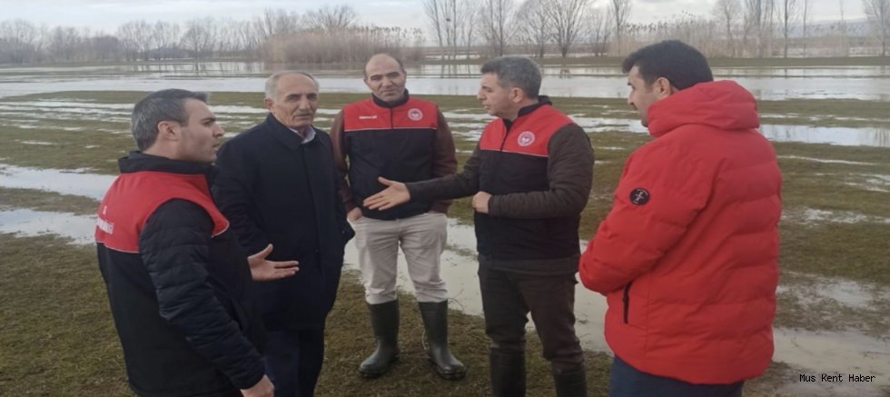 Taşkın sular tarım arazilerine zarar verdi