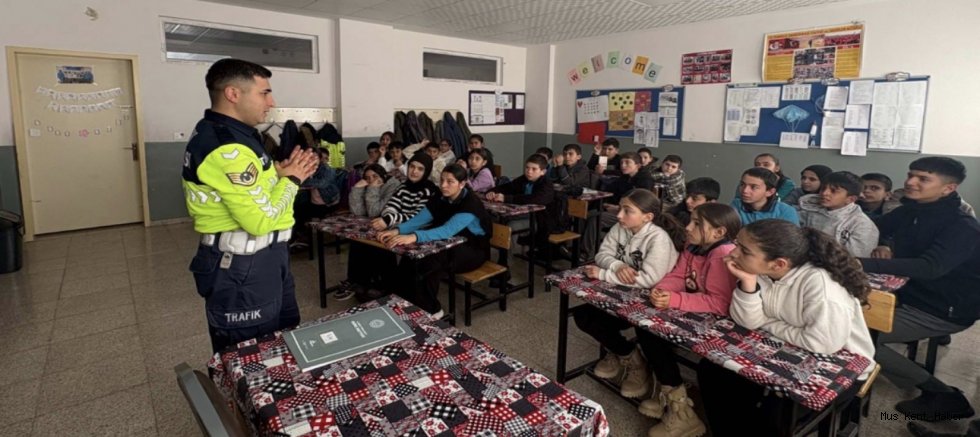 Varto’da Öğrencilere Trafik Güvenliği Semineri