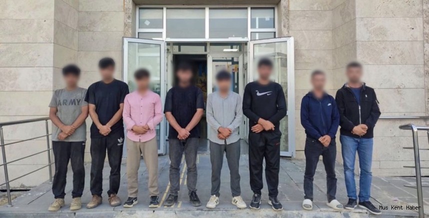 Malazgirt’te Göçmen Kaçakçılığı Operasyonu: 2 Şüpheli ve 6 Kaçak Göçmen Yakalandı
