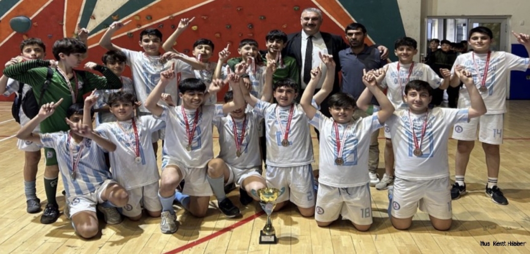 Mevlana İmam Hatip Ortaokulu Futsalda Muş Şampiyonu Oldu