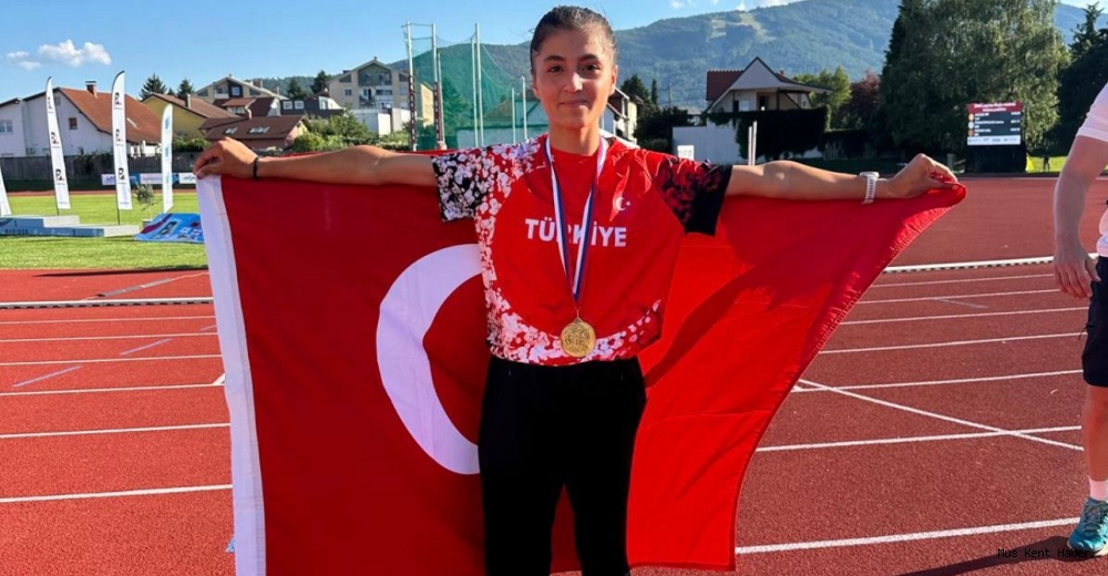 Milli Atletimiz Elif Akçiçek Rekor Kırarak Balkan Şampiyonu Oldu!
