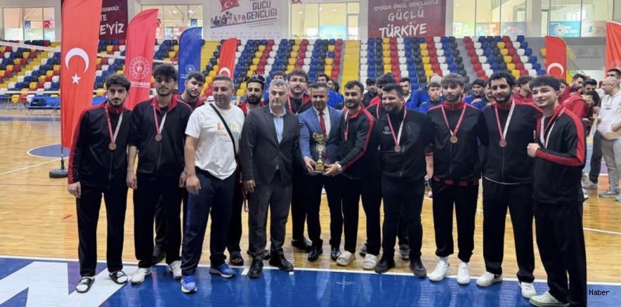 Muş Erkekler Voleybol Takımı’ndan Gururlandıran Başarı