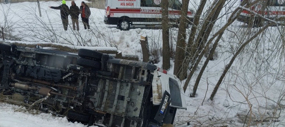 Muş Havalimanı Yolunda Minibüs Kazası:  Yaralılar var