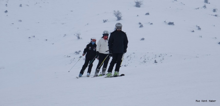Muş Kayak Merkezinde Hafta Sonu Keyfi Objektife Yansıdı