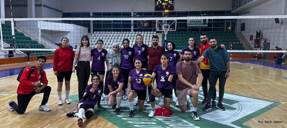 Muş Kız Voleybol Takımı, Namağlup Şampiyon Oldu!